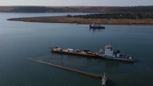 Поднятие баржи со дна реки. Октябрь 2023