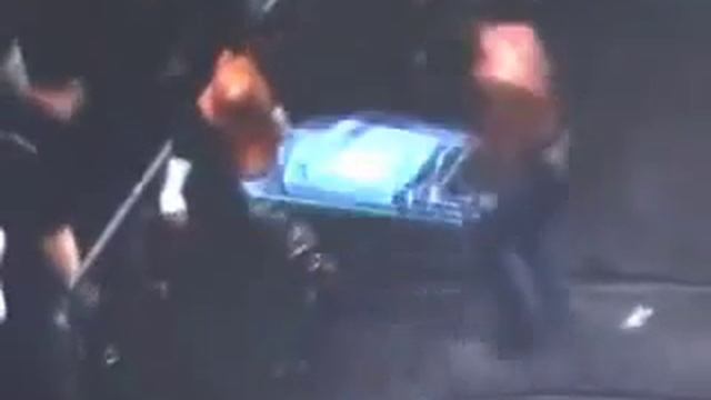 Wrestle In the Crowd Glitch (Smackdown vs Raw 2007) смотреть онлайн