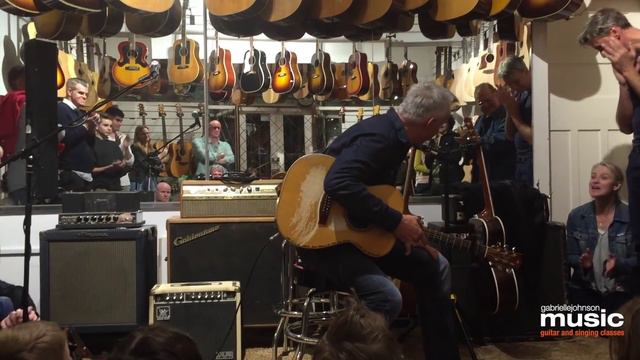 Tommy Emmanuel Session at Sunburst Music Coogee смотреть онлайн
