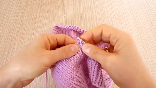 Вяжем спицами шлем с ушками/Knit Balaclava spokes смотреть онлайн