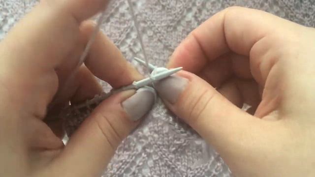 Вяжем две петли вместе лицевой с наклоном вправо и наклоном влево смотреть онлайн