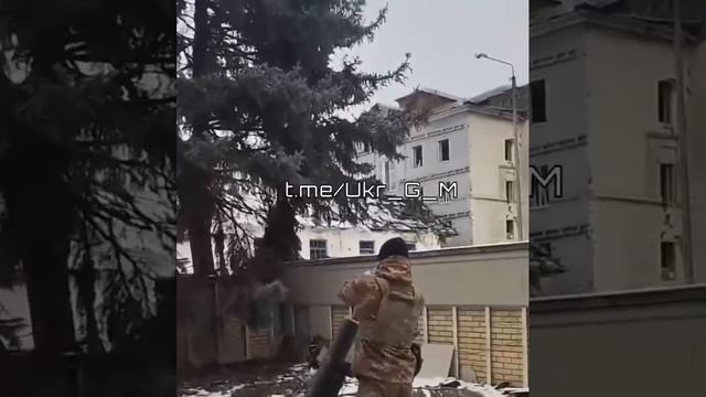 А вот ещё одно видео доказательство как черти из ВСУ установили в жилом массиве среди мирных домов смотреть онлайн