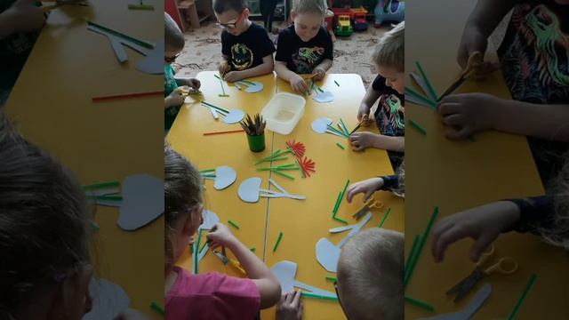 Мастер-класс: Гвоздики из трубочек (Воспитатель - Гуськова Лариса Павловна) смотреть онлайн