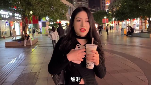 单身美女骑车半路爆胎，大超乐于助人被看上，直接被安排做上门女婿！【大超走四方】 смотреть онлайн