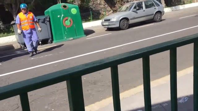 Мусорщики в Испании смотреть онлайн