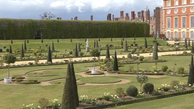 Hampton Court Palace (4K)
