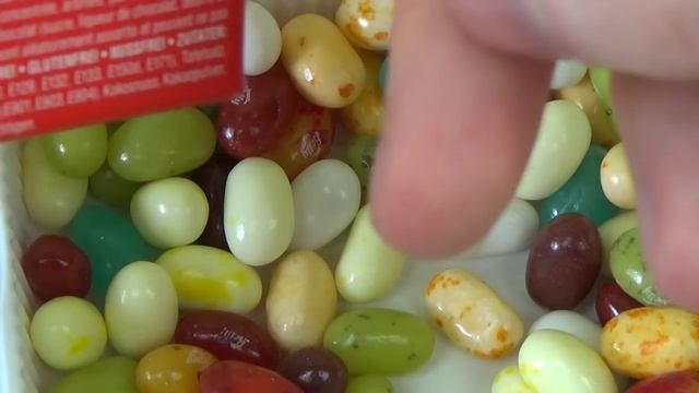 Bean Boozled Game - Jelly Beans with nasty Flavors смотреть онлайн