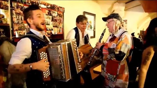 EnzianKlang live am Faschingssamstag im Kunstcafe Lidmansky (2016) смотреть онлайн
