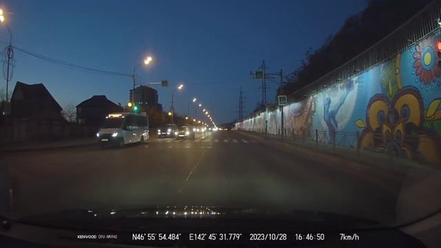 "Точно в зад": резкий тормоз стал причиной ДТП в Южно-Сахалинске смотреть онлайн