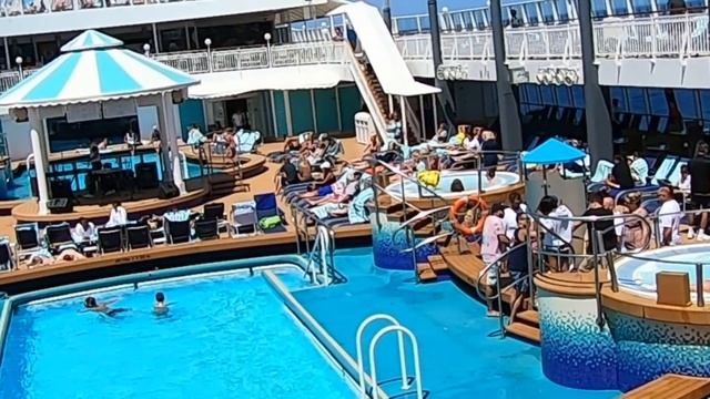 Norwegian Pearl- pool deck смотреть онлайн