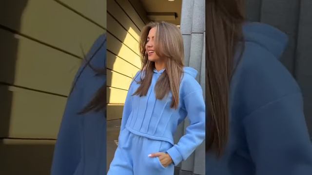 Красивый спортивный костюм женский на флисе голубого цвета смотреть онлайн