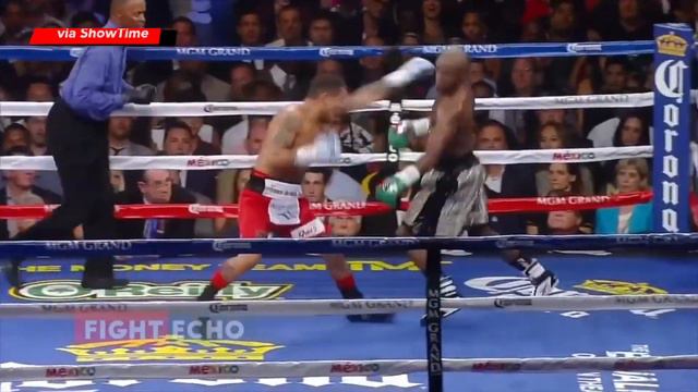 Boxer Shows Opponent's Knocked Out Tooth смотреть онлайн