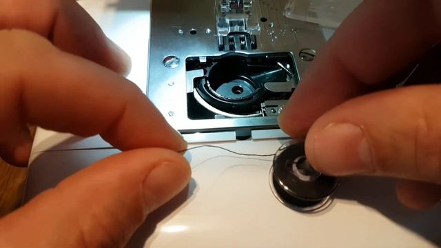 "Gritzner Hobby 140" Teil 2: Spule für den Unterfaden richtig einlegen. смотреть онлайн