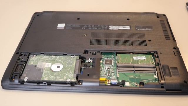 Acer TravelMate P2 - idealny laptop do szkoły? смотреть онлайн