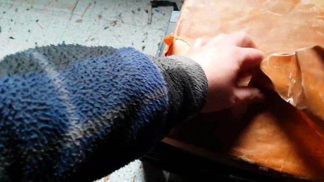 Нашел 2 коробки по 100 шт низковольтных лампочек СМ 26-25-В смотреть онлайн