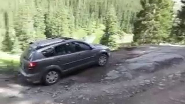 Pontiac Vibe vs American Basin Road смотреть онлайн