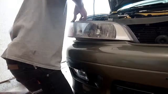 Cambiar luces cortas y direccionales de un contacto a dos contactos en tu auto / Infiniti G20 смотреть онлайн