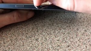 Как достать симкарту без ключа/ Открываем гнездо в телефоне без ключа