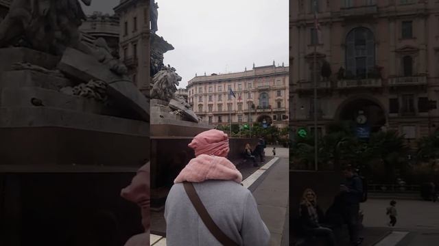 Piazza Duomo, Milano смотреть онлайн
