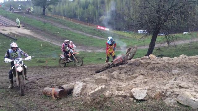 Буйные есть? Первый заезд в классе лайт. Кросс эндуро 02.05.15 смотреть онлайн