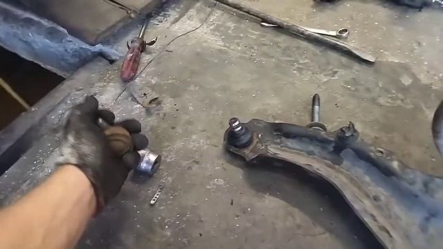 Reno Megan 2 Замена сайлентблоков подрамника. смотреть онлайн
