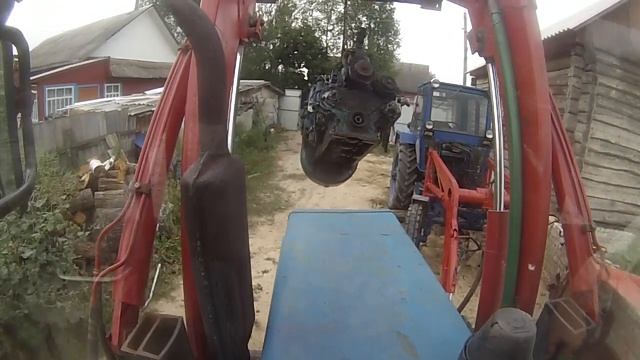Снимаем КУНом Двигатель с Трактора ЮМЗ смотреть онлайн