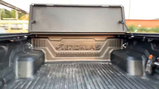 4-секционная алюминиевая крышка HAL Pro на Toyota Hilux Black Onyx. Плюс вкладыш в кузов Aeroklas смотреть онлайн