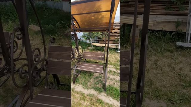 Садовые качели под одну жёпу.