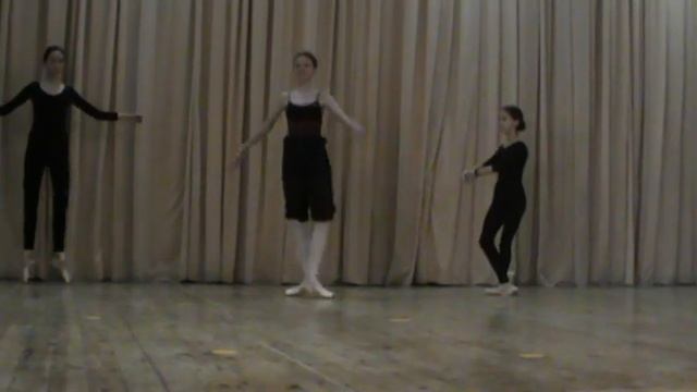 Экзерсис на пуантах. Отрабатываем туры, ноги, руки, позиции.