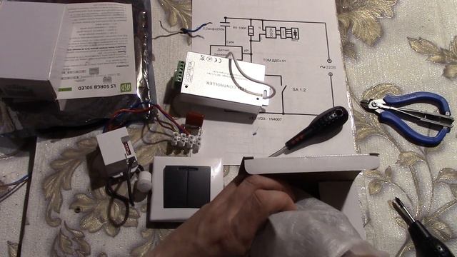 Скрытый датчик движения и светодиодная лента с контроллером . Схема подключения . смотреть онлайн