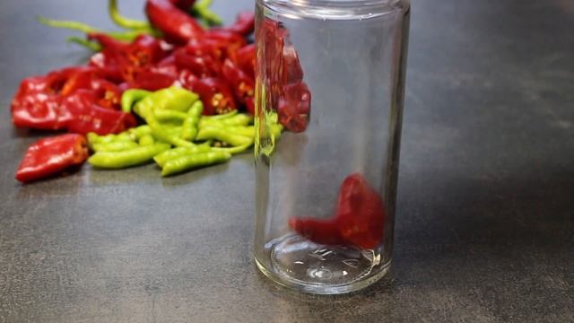 Маринованный ОСТРЫЙ ПЕРЕЦ на зиму | РЕЦЕПТ с ОГОНЬКОМ смотреть онлайн