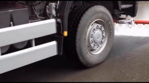 Парад поливальных машин (Water Truck). Поливальные машины моют улицы городов.