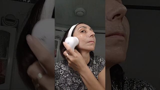 Система 3-в-1 со звуковой технологией для очищения, отшелушивания и массажа лица смотреть онлайн