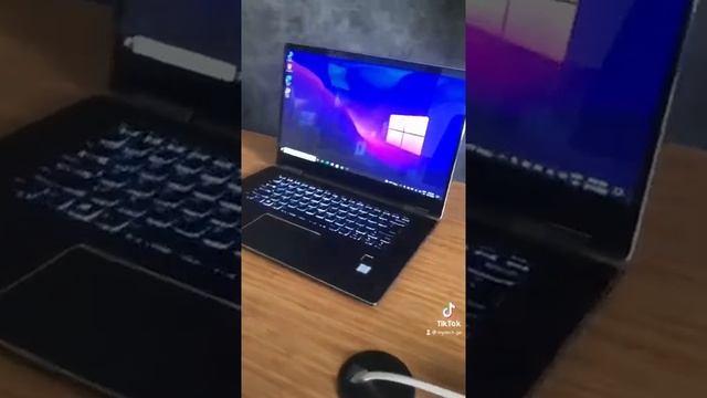 Lenovo Yoga / I5-7200U /  8 GB RAM / 256GB SSD