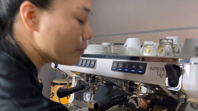 Nuova Simonelli Appia Life 2 group | Cách pha cafe sữa đá смотреть онлайн