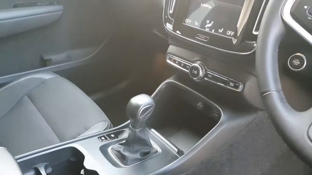 191D16736 - 2019 Volvo XC40 T3 MOMENTUM 5DR 35,900 смотреть онлайн