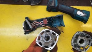 Простой ремонт аккумуляторной болгарки Makita