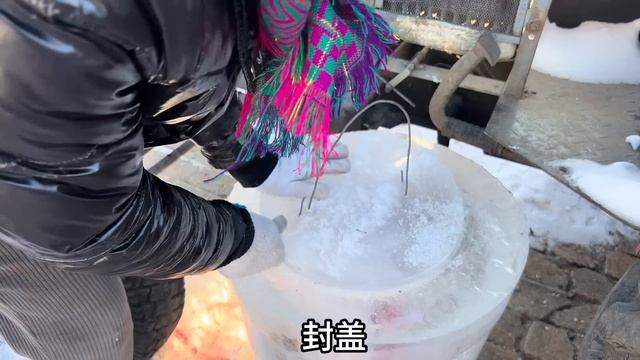 婆媳俩冻猪肉，爷俩挂灯笼，东北农村小院忙的热火朝天，喜迎新年 смотреть онлайн