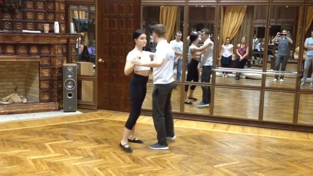 Кизомба на занятиях продолжающих в LaVida смотреть онлайн