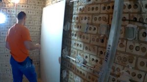 Необычный способ!Гипсокартон на клей по штукатурным маякам!