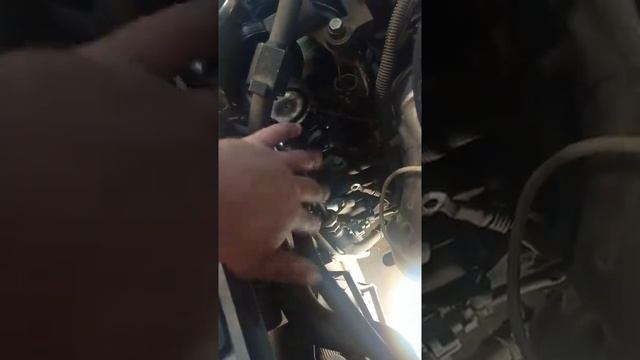 снятие и ремонт генератора Рено Логан 1 смотреть онлайн