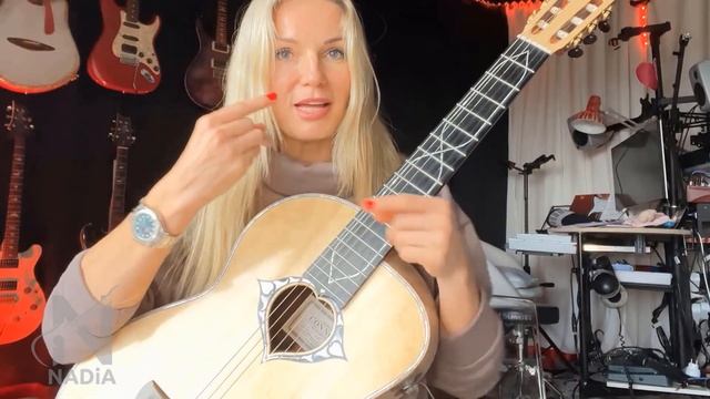 ЕЛОЧКА на гитаре Как играть В лесу родилась елочка на гитаре Разбор Надия Косинская смотреть онлайн