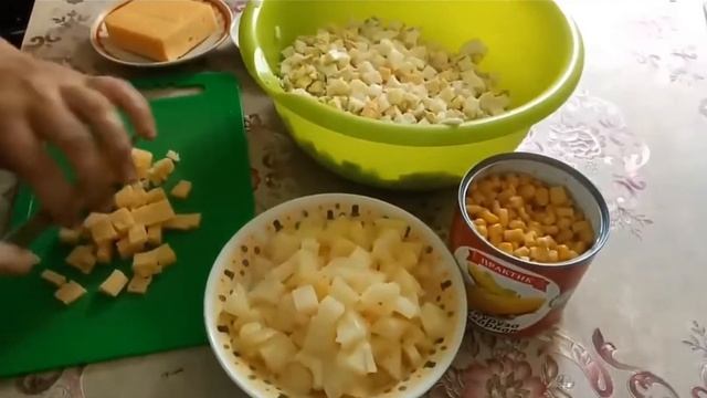 Ананасовый салат с курицей смотреть онлайн