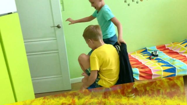 ПОЛ ЭТО ЛАВА - челлендж! Новые правила от мамы ПОЛ ЭТО ЛАВА смотреть онлайн