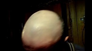 бреем голову опасной бритвой