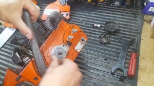 Ремонт, чистка маслонасоса на бензопиле Хускварна 137/142