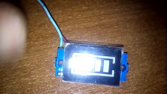 Индикатор уровня заряда аккумуляторов с Али смотреть онлайн