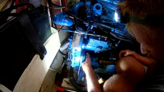 Perkins 4.236 Marine Diesel Engine: Raw Water Pump Removal and Re-installation смотреть онлайн