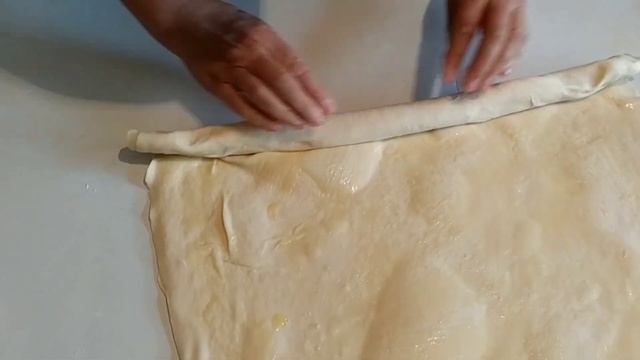 Слоеная выпечка в форме роз