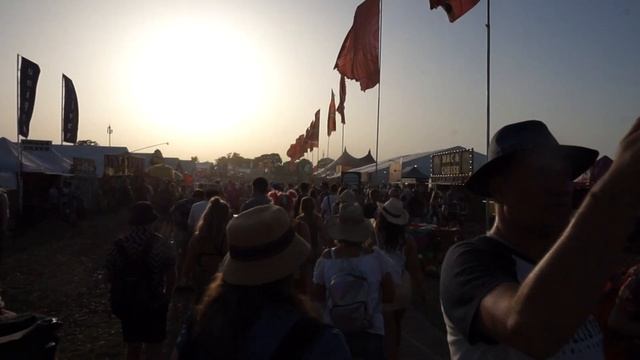 Walking in Glastonbury, Glastonbury (2019) смотреть онлайн